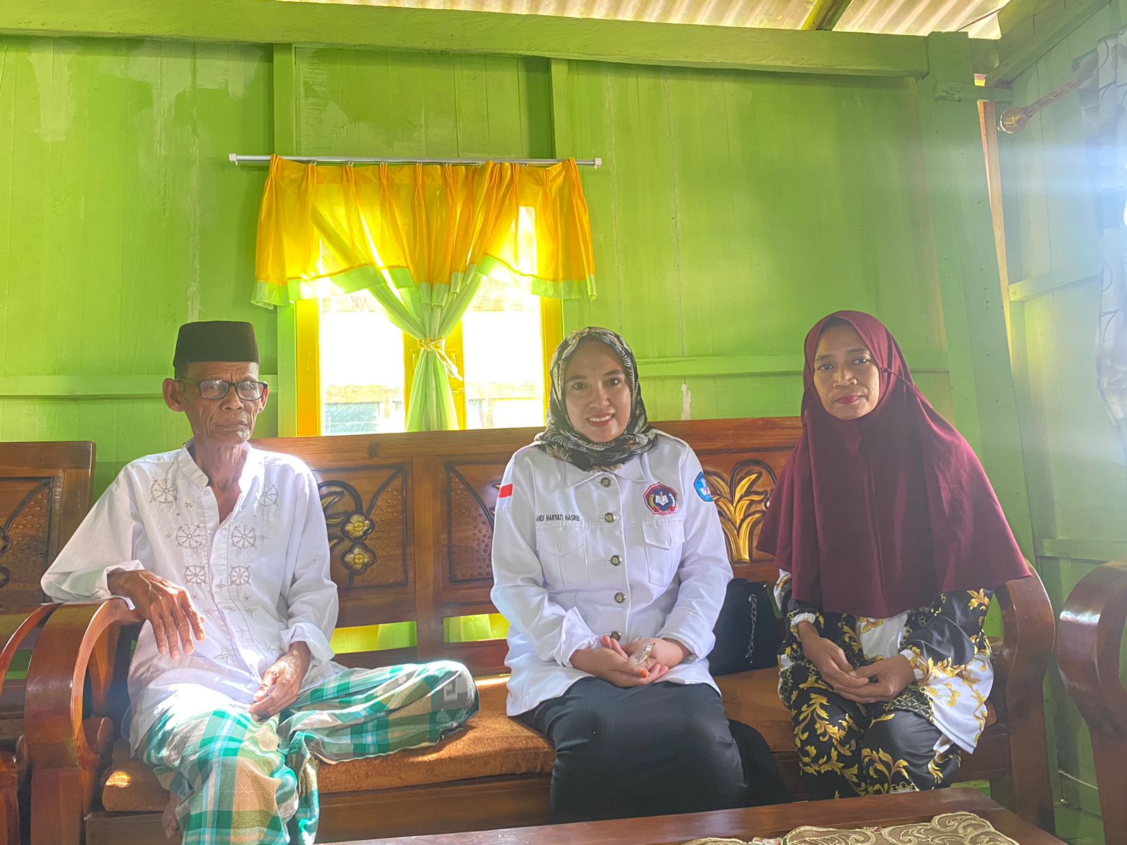 Foto bersama Ketua Adat Suku Bajo