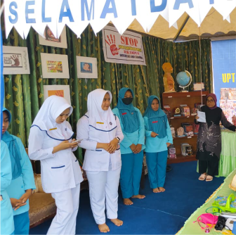 Instruksi Dekan Fakultas Hukum dan Politik kepada Mahasiswa